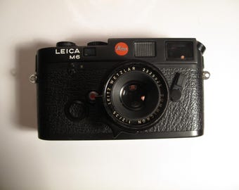 Een prachtige en iconische Leica M6 35 mm-filmcamerabehuizing, gemaakt in Duitsland en daterend uit 1995