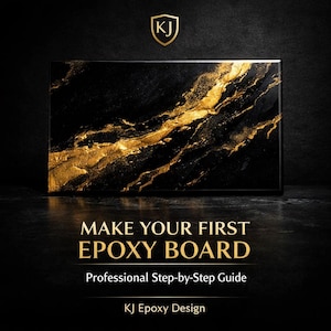 Puede incluir: Tablero de epoxi negro con vetas doradas. El texto dice "MAKE YOUR FIRST EPOXY BOARD" y "Professional Step-by-Step Guide" con el logotipo "KJ Epoxy Design". El tablero está enmarcado en negro.