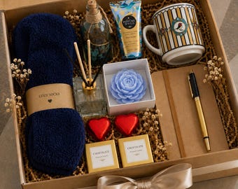 Gemütliche Hygge-Geschenkbox mit Decke, Tasse, Schokolade, Tee, Socken und Kerze – die perfekte Geschenkbox für Sie, ein liebevolles Geschenk zum Vatertag