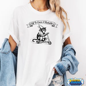 Av för att orsaka en Kerfuffle Punch Monkey Scooter Wizard PNG Rolig Monkey Wizard Scooter Meme Art Födelsedag Retro Humor Clipart Digital Nedladdning