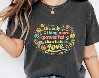 Lo único más poderoso que el odio es el amor PNG: Cita de unidad, arte de paz, evento de fútbol, rally PNG (Descarga digital)
