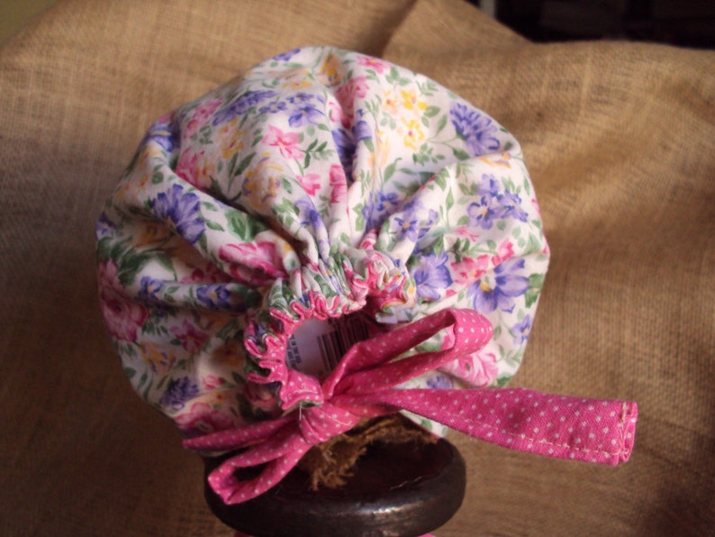 Reversible baby bonnetNew Babypink dot on one side, flowers on the other side, cottage chic adjustible fit image 5