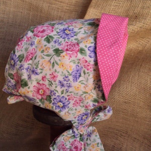 Reversible baby bonnetNew Babypink dot on one side, flowers on the other side, cottage chic adjustible fit image 4