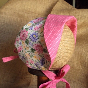 Reversible baby bonnetNew Babypink dot on one side, flowers on the other side, cottage chic adjustible fit image 1