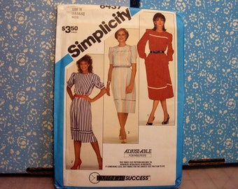 Simplicity dress pattern 6437, interesting sleeve finish, style from 1983, uncut pattern