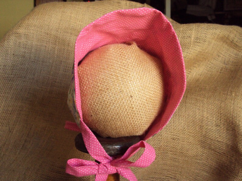 Reversible baby bonnetNew Babypink dot on one side, flowers on the other side, cottage chic adjustible fit image 2