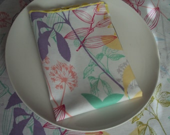 Dinner napkins or placemats  Join the green scene, Great spring and summer napkins