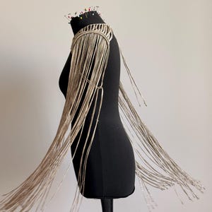 Épaulettes champagne cappuccino avec franges de 80 cm (31,5 po.), bijoux d'épaule en perles, pièce d'épaule festival, tenue Burning Man CAPPUCCINO