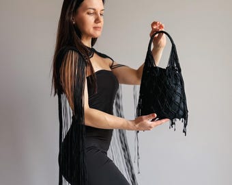 Set composto da borsa nera e collana a tracolla / Borsa con frange fatta a mano con pochette interna / Borsa da sera boho / Accessorio di tendenza per festival / Regalo per lei