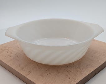 Vintage Fire King 1 1/2 QT white swirl milk glass casserole dish.