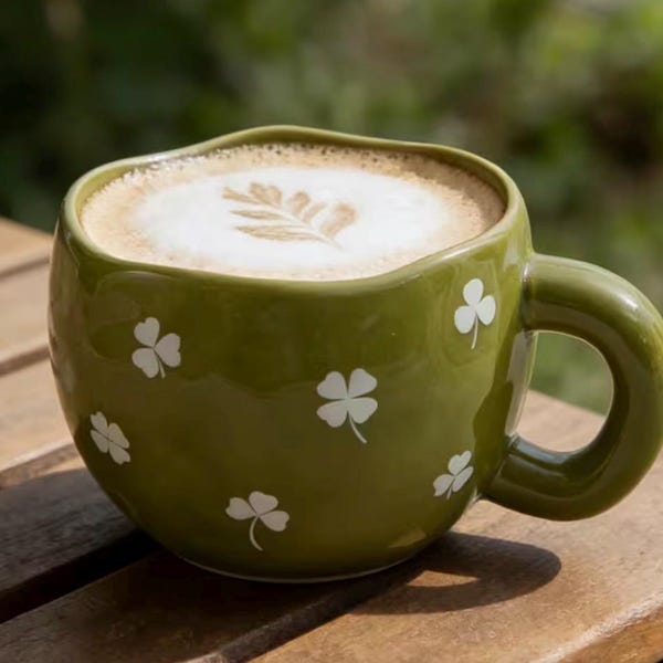 Handcrafted Green Ceramic Clover Mug – Organic Wavy Rim, Botanical Design