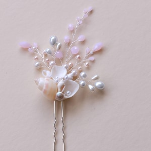 Handmade Light pink seashell hair pin. Seashell  beach wedding hair accessories. Nautical wedding headpiece. Shells and crystals hair pin