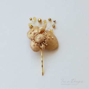 Handmade Golden seashell bobby pin. Beach wedding hair accessories. Nautical wedding headpiece. Shells and crystals bobby pin