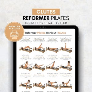 Op de afbeelding: Een digitale PDF-workoutgids voor Reformer Pilates, gericht op bilspieroefeningen. De gids, weergegeven op een tablet, bevat illustraties en instructies voor verschillende oefeningen. De tekst op het scherm luidt "Glutes, Reformer Pilates, Instant PDF: A4 | Letter."