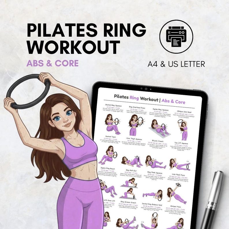 Op de afbeelding: Illustratie van een vrouw die een zwarte Pilates-ring vasthoudt, met de tekst "PILATES RING WORKOUT ABS & CORE" erboven. Een tablet toont een trainingsroutine. De tekst "A4 & US LETTER" is ook zichtbaar.