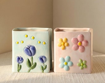 Tulip & Daisy Ceramic Pen Cup, Floral Desk Organizer, Cute Pencil Holder, Makeup Brush Holder, Cottagecore Decor