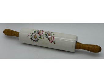 Mattarello Vintage Price Kensington con motivo floreale e manici in legno, prodotto in Inghilterra.