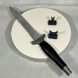 Aliens USCM Stridsrekvisitakniv med displayställ