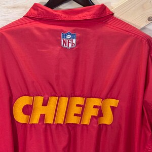 Chaqueta cortavientos VTG NFL Logo Athletic para hombre, talla 2XL, de los Kansas City Chiefs, con cremallera completa. imagen 3