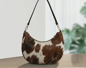 Schultertasche aus braun-weißem Rindsleder, Damenhandtasche aus Fell mit Fellmuster, Western-Boho-Hobo-Handtasche