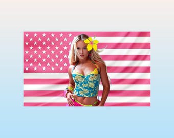 Zara Larsson Pink American Flag Tapestry – Pop Singer Wall Art | Music Fan Decor | Aesthetic Celebrity Flag | Dorm Room Decor