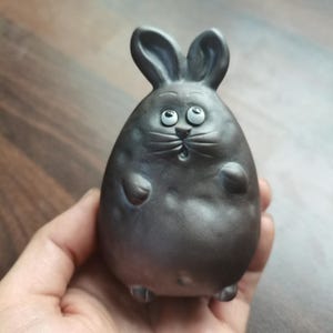 Handgjord Zisha Lera Svart Kanin Staty Zen Kanin Keramik Djur Skrivbordsdekor Läkande Rum Ornament Samlarobjekt