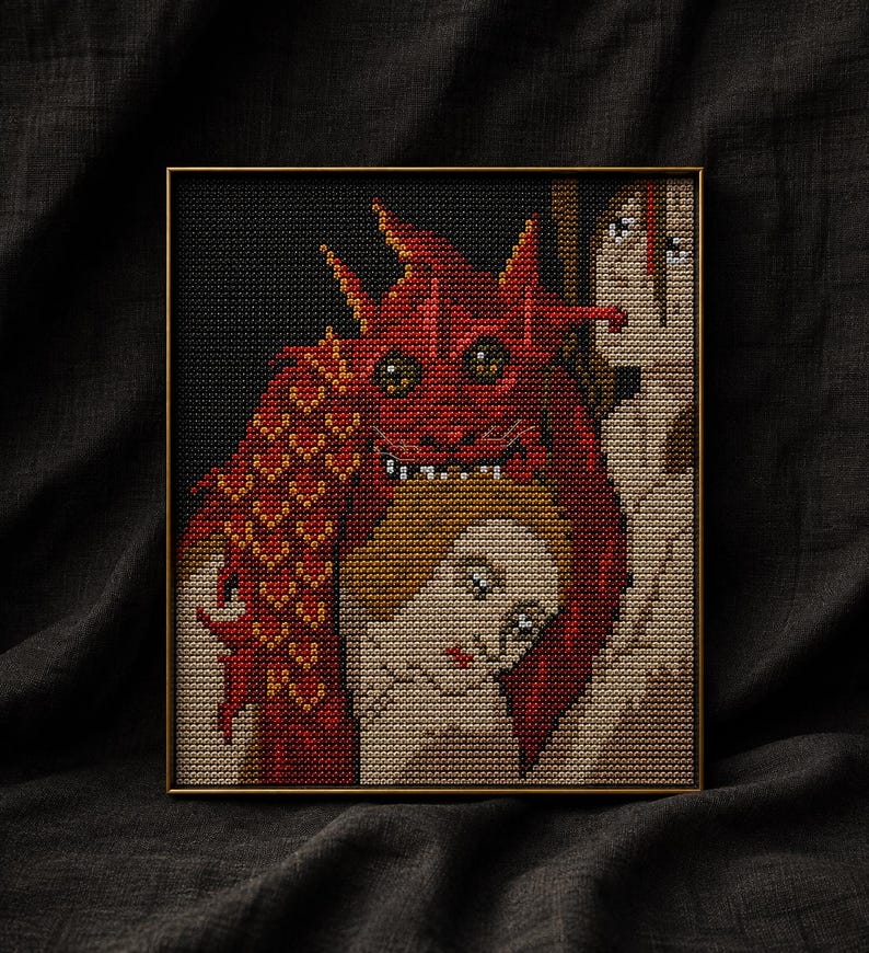 Pode incluir: Um bordado em ponto cruz emoldurado apresentando um drag&atilde;o vermelho vibrante com escamas texturizadas sobre uma pessoa de pele clara e cabelo loiro. A obra est&aacute; sobre um fundo preto, dentro de uma moldura fina de metal dourado.