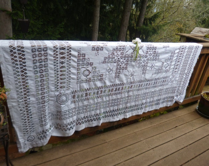 So Beautiful White Lace All Over Vintage Large Table Cloth Home and