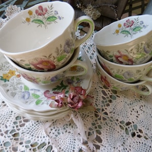 Vintage Royal Doulton England  ~ Stratford Pattern Tea Cups and Saucers, Kitchen and Dining, Collectibles, Tea Cup Sets