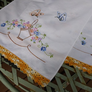 Vintage Golden Yellow Variegated Trimmed  Embroidery Floral Basket Runner ~ Linen Runner ~ with Spring Floral Embroidery Flowers