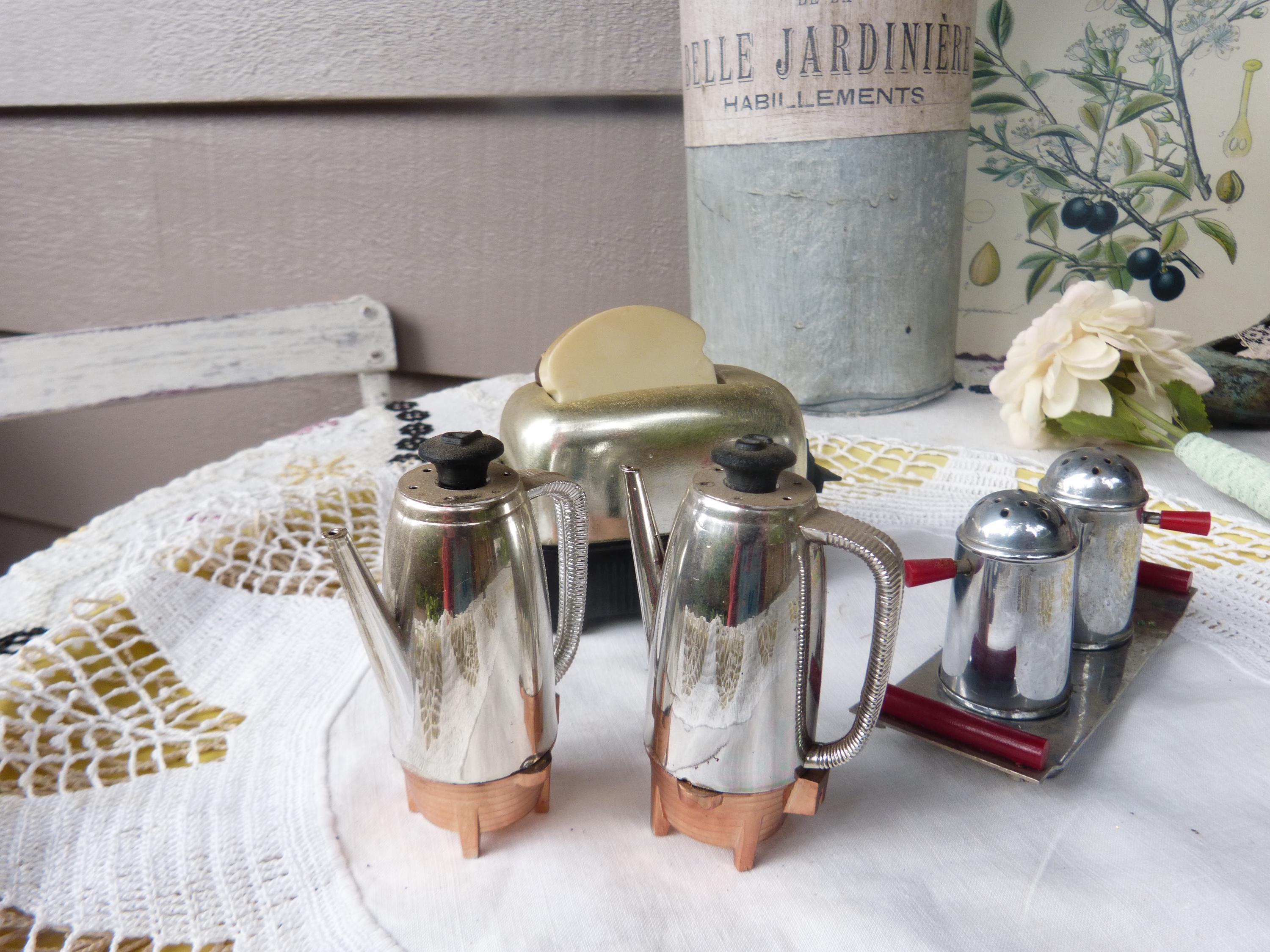 Salt and Pepper Shaker Toaster - Etsy