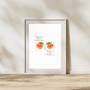 Könnte beinhalten: Ein gerahmter Kunstdruck mit zwei Pfirsich-Illustrationen mit grünen Blättern. Der Text lautet "Canada's Shane Hollander" und "Russia's Aya Roganov". Die Pfirsiche sind orange und rot, vor weißem Hintergrund.