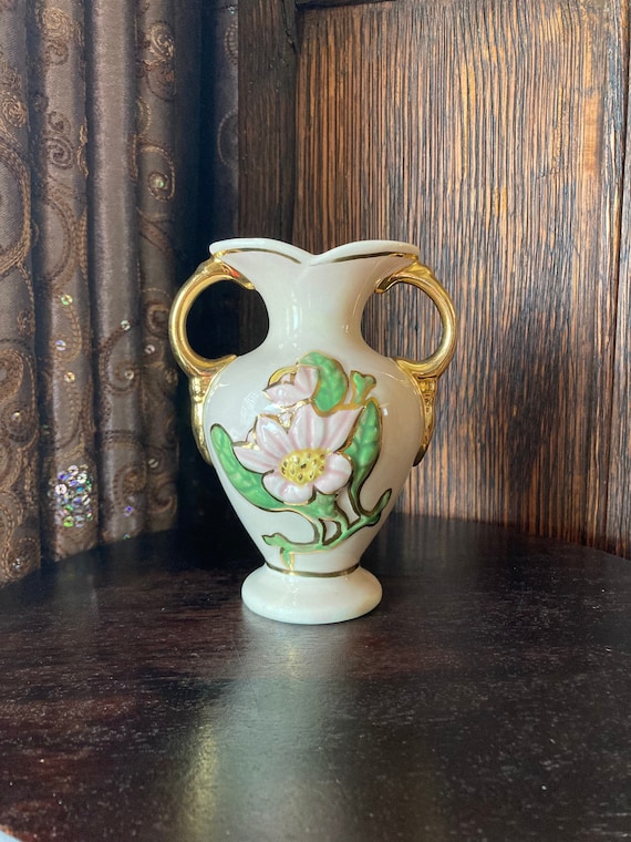 Hull Magnolia Vase Gloss Finish