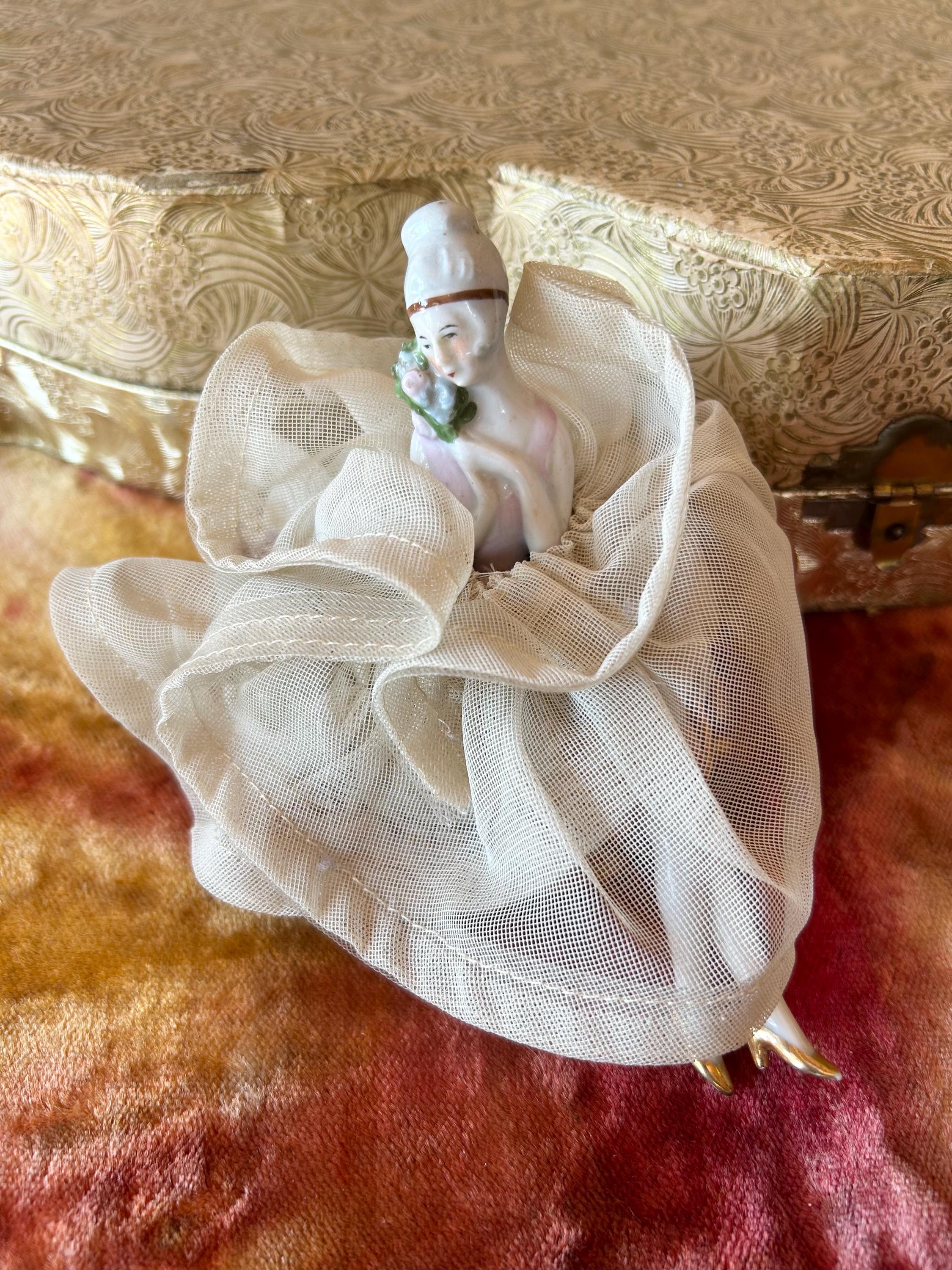 ヴィンテージ レディハーフドール ピンクッション：裁縫室のインテリア