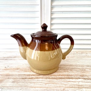 Vintage Ceramic Tea Pot from Taiwan, Shades of Brown, Excellent Condition!