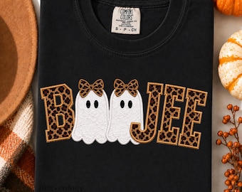 Boo Jee Leopard Ghost PNG, Lustiges, kokettes Boo-Jee-Geist-Sublimationsdesign, Niedliches Geister-Shirt-Motiv mit Spitze, Kaffee-Mädchenhaft-Gruselsaison-DTF