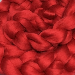 Superwash Merino Top Roving - 4 oz - red