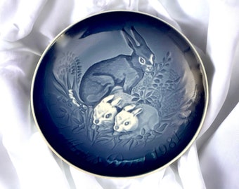 Mother’s Day Rabbit and Babies 1981 Collectable Plate by Bing and Grondahl