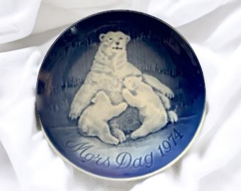 Mother’s Day Polar Bear and Cubs 1974 Collectable Plate by Bing and Grondahl