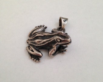 Hand made sterling silver frog pendant