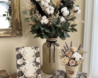 Set di decorazioni in stile rustico: targa floreale, supporto in legno damascato, nero e beige con cavalletto.