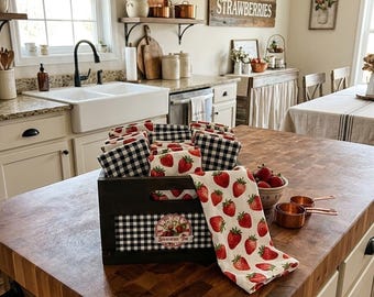 Fragola in stile country francese, cassa vintage effetto invecchiato, a quadretti bianchi e neri