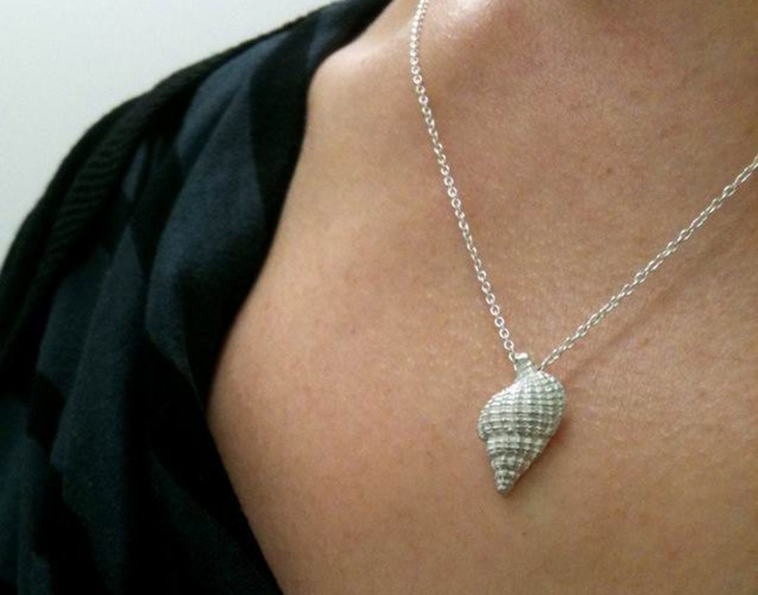 Silver Nutmeg Shell Necklace Etsy