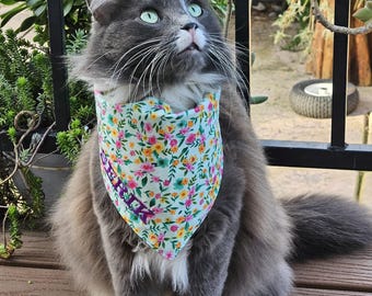 Personalisierte Hunde / Katzen Bandana - Individuell gestickter Name, Welpen Schal, verstellbares Haustier Zubehör Geschenk