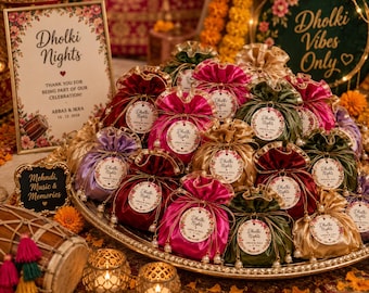 Pochettes Potli personnalisées en guise de cadeaux de mariage | Boucles d'oreilles en perles (Mehendi, Dholki)