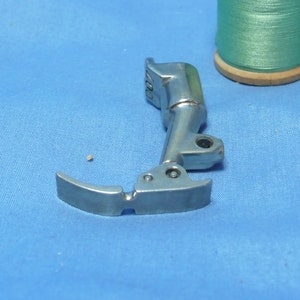 Bernina Old Type Presser Foot, Zipper Foot 007