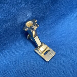 Bernina Old Type Presser Foot, Bulky Overlock Foot, 12, Braid/Couching, Narrow Pins