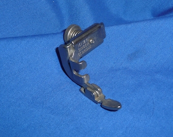 Singer Short Shank Adjustable Zipper Foot 161127 Sewing Machine Attachment