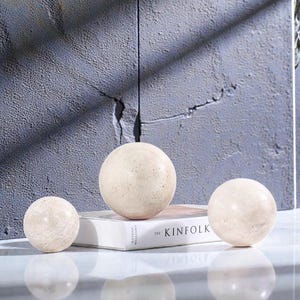 Esfera de mármol, bola de piedra decorativa estilo travertino, orbe decorativo moderno para el hogar
