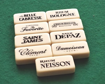 Dominó Antilles Heritage en una caja de madera personalizable. Grabado a láser. Dominó auténtico color marfil, tamaño competición.